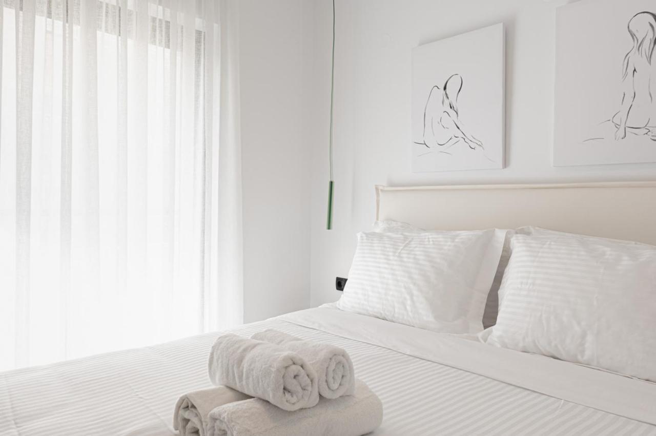 Lux Apt Next To Port & City Center Heraklion  Bagian luar foto