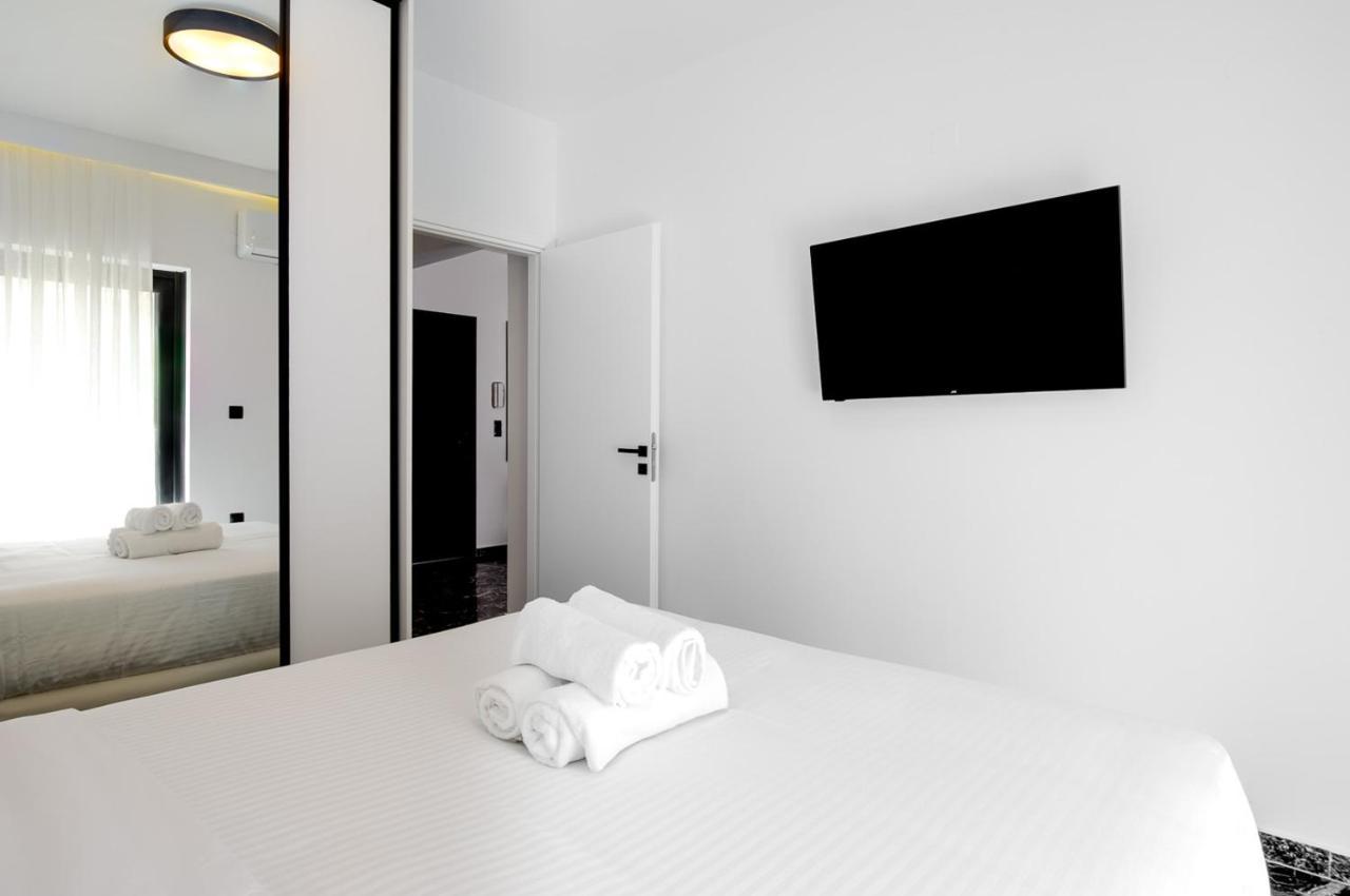 Lux Apt Next To Port & City Center Heraklion  Bagian luar foto